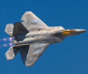 "������" �-22 (F-22 Raptor) - �������������� ��������� �'����� ��������
